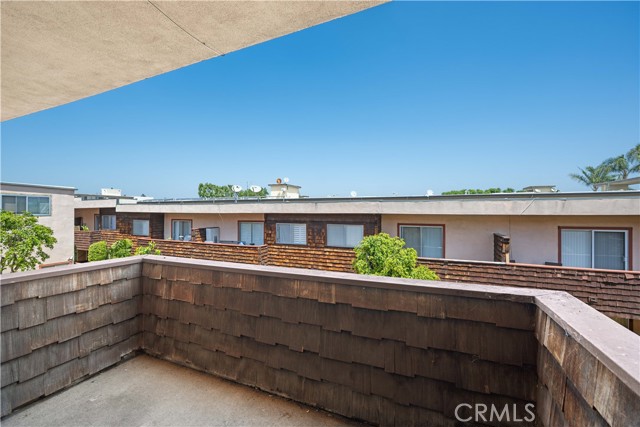 Detail Gallery Image 14 of 22 For 5403 Newcastle Ave #43,  Encino,  CA 91316 - 2 Beds | 2 Baths