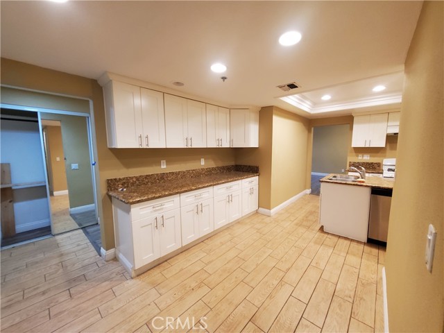 Detail Gallery Image 14 of 54 For 1022 S Marengo Ave #1,  Alhambra,  CA 91803 - 4 Beds | 2/1 Baths