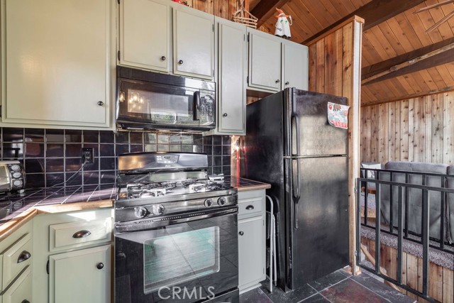 Detail Gallery Image 8 of 32 For 42788 Monterey, Big Bear Lake,  CA 92315 - 2 Beds | 1/1 Baths