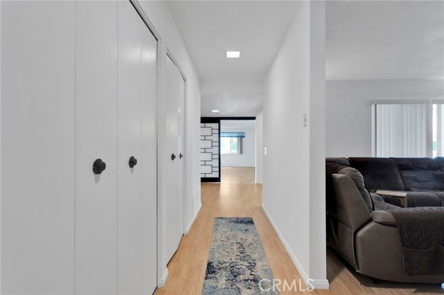 Detail Gallery Image 10 of 39 For 19385 Saint Timothy Ct, Apple Valley,  CA 92307 - 3 Beds | 2/1 Baths