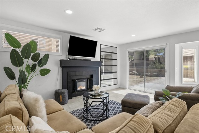 37310 Newbury Place, Palmdale CA: https://media.crmls.org/medias/30471f48-05bc-404d-a43b-282e5d134c8b.jpg