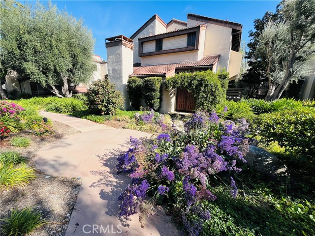 Detail Gallery Image 5 of 27 For 21801 Burbank #83,  Woodland Hills,  CA 91367 - 4 Beds | 3 Baths