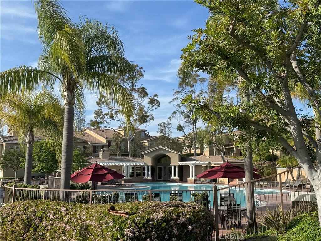https://media.crmls.org/medias/30485d5e-7b4d-4068-935a-5ad67535ea20.jpg?preset=X-Large
