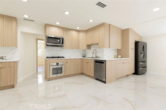 Detail Gallery Image 10 of 47 For 11063 White Oak Ave, Granada Hills,  CA 91344 - 3 Beds | 2 Baths