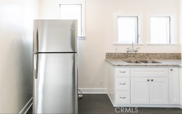 723 N Ridgewood Place, Los Angeles CA: https://media.crmls.org/medias/30488475-9726-4636-bd9a-42f48aec93f2.jpg