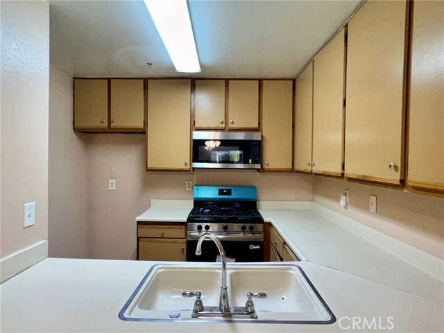 Detail Gallery Image 5 of 16 For 450 E 4th St #334,  Santa Ana,  CA 92701 - 2 Beds | 2 Baths