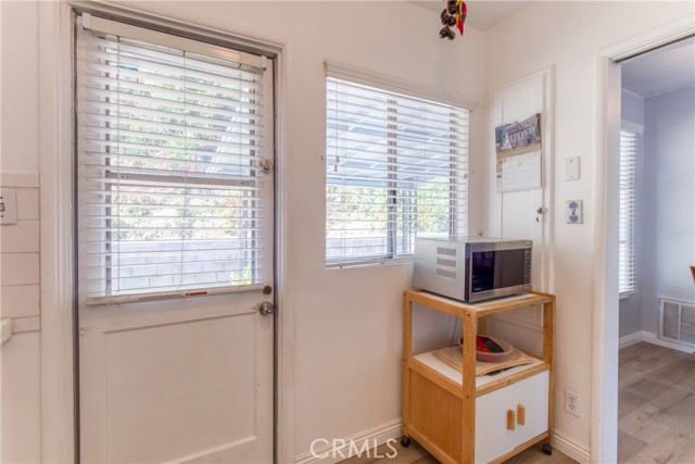 Detail Gallery Image 11 of 28 For 2107 Cyril Ave, Los Angeles,  CA 90032 - 3 Beds | 1 Baths