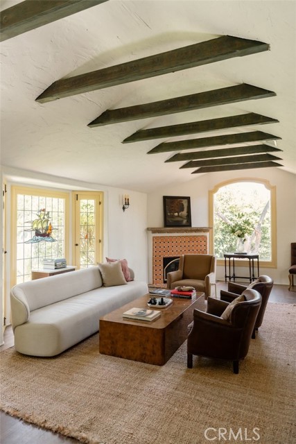15113 Encanto Drive, Sherman Oaks CA: https://media.crmls.org/medias/30494dcb-a6d7-496e-a444-f5e8e69a6d12.jpg