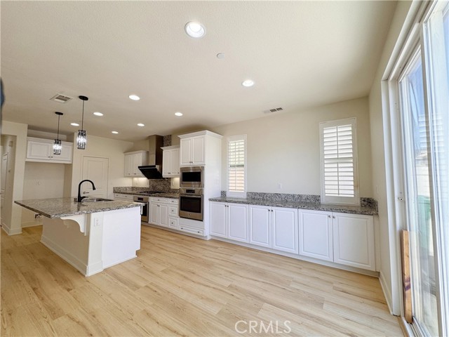 Detail Gallery Image 9 of 42 For 12827 Meridian St, Corona,  CA 92880 - 4 Beds | 3 Baths