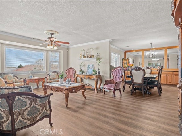 Detail Gallery Image 3 of 20 For 12848 Autumn Leaves, Victorville,  CA 92395 - 5 Beds | 3/1 Baths