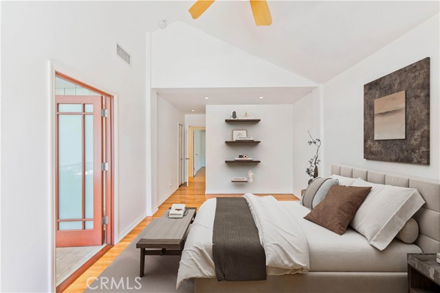 Detail Gallery Image 13 of 44 For 13964 Peach Grove St, Sherman Oaks,  CA 91423 - 3 Beds | 3 Baths