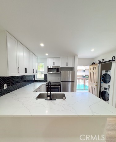17000 Burbank Boulevard, Encino CA: https://media.crmls.org/medias/304c8d8e-5266-4fe2-8694-a2a0b92bfe4e.jpg