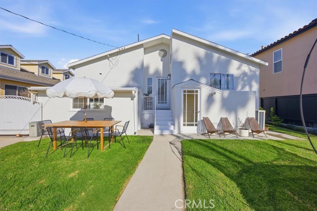 Detail Gallery Image 31 of 44 For 1826 10th St, Manhattan Beach,  CA 90266 - 3 Beds | 2 Baths