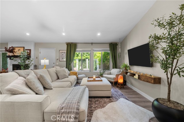 Detail Gallery Image 1 of 45 For 10214 Larwin Ave #3,  Chatsworth,  CA 91311 - 4 Beds | 3 Baths