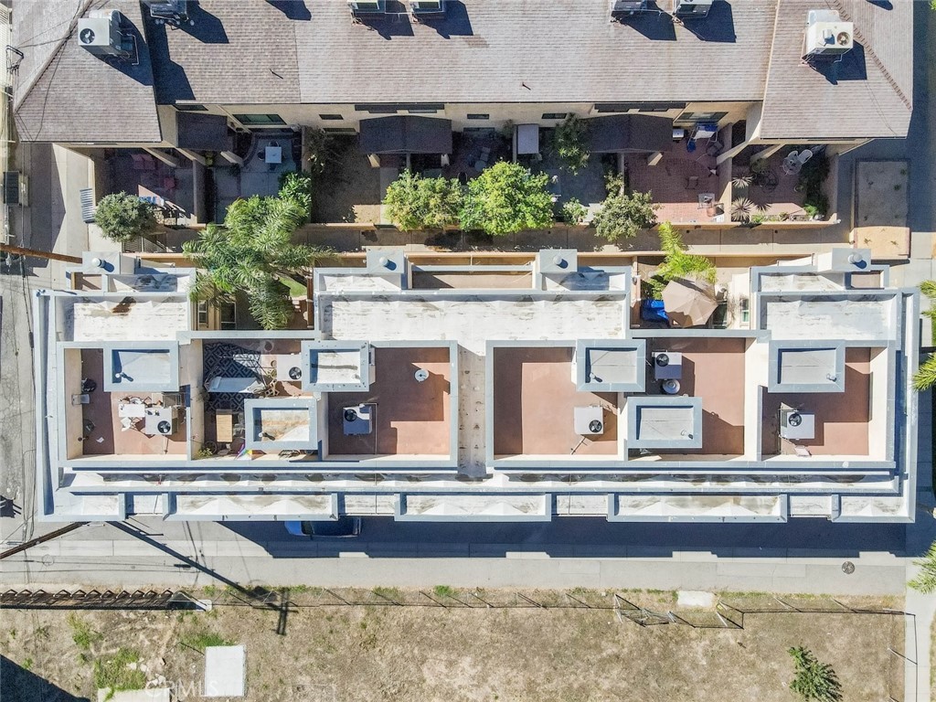 https://media.crmls.org/medias/304dd6d1-454d-4628-b948-41c4789f7c76.jpg?preset=X-Large