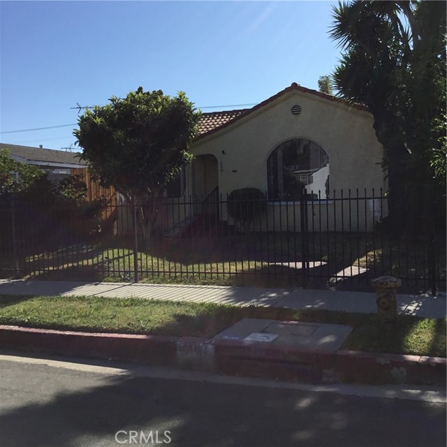 Detail Gallery Image 1 of 39 For 6001 4th Ave, Los Angeles,  CA 90043 - 2 Beds | 1 Baths