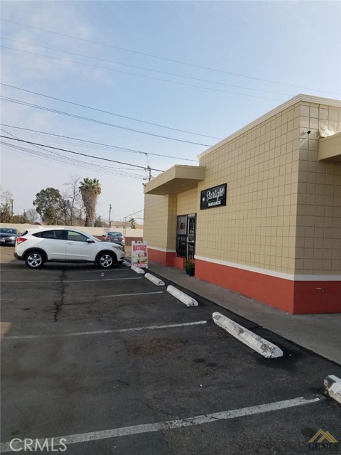 126 Chester Avenue, Bakersfield, California 93301, ,Commercial Sale,For Sale,126 Chester Avenue,CRSR23211081