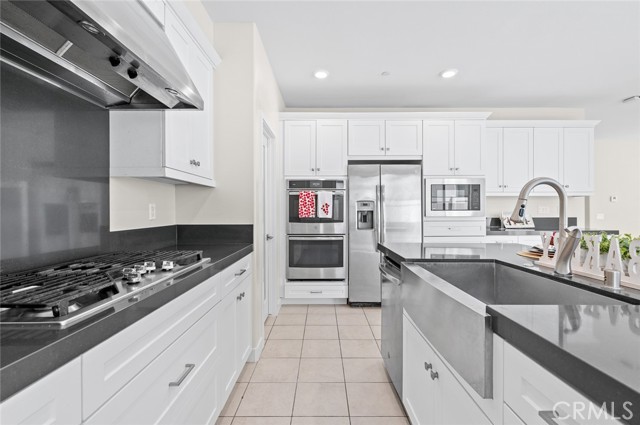 Detail Gallery Image 16 of 53 For 15 Greensboro Ct, Pomona,  CA 91766 - 5 Beds | 4 Baths