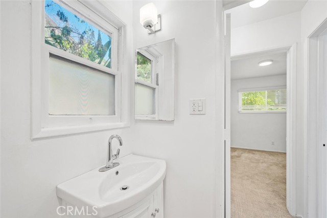 Detail Gallery Image 11 of 24 For 350 Y Pl #D,  Laguna Beach,  CA 92651 - 1 Beds | 1 Baths