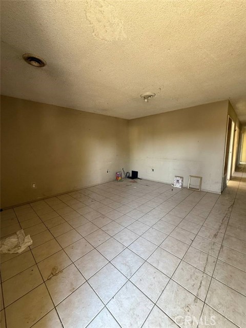 Detail Gallery Image 6 of 29 For 1311 W 1st St, Merced,  CA 95341 - 4 Beds | 2 Baths
