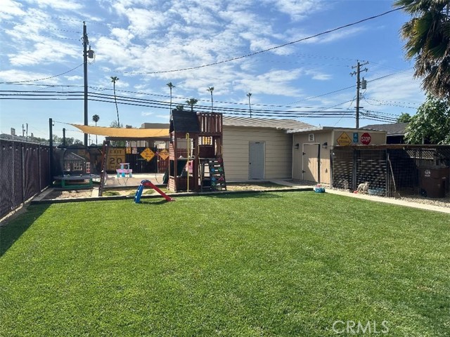Detail Gallery Image 4 of 9 For 1401 Kings Ave, Chowchilla,  CA 93610 - 3 Beds | 1 Baths
