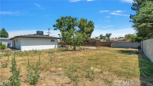 Detail Gallery Image 2 of 20 For 1111 E 25th St, San Bernardino,  CA 92404 - 3 Beds | 1 Baths