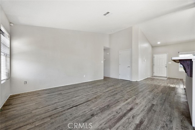 719 Baldwin Farms Drive, Bakersfield CA: https://media.crmls.org/medias/3055a428-7232-47d1-abfc-67d38a1223c1.jpg