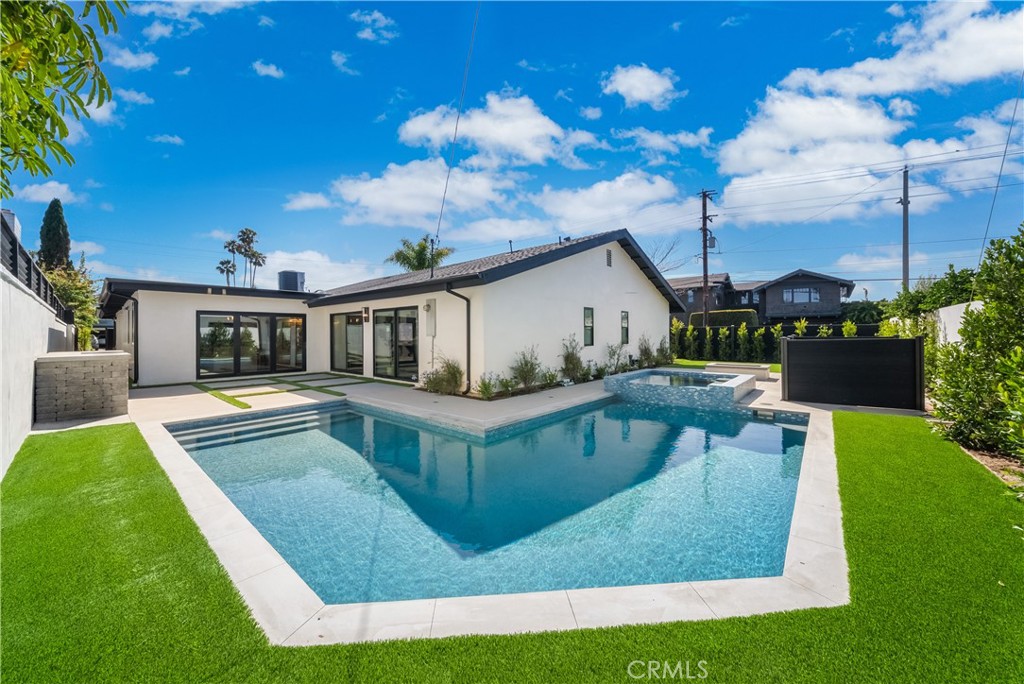 2436 Holiday