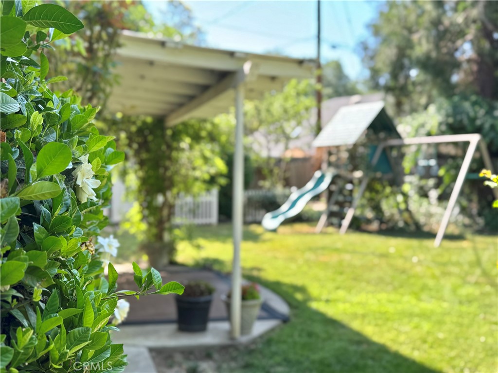 https://media.crmls.org/medias/3055f8d2-ee57-4ee2-b1f0-c9460d3bca5d.jpg?preset=X-Large