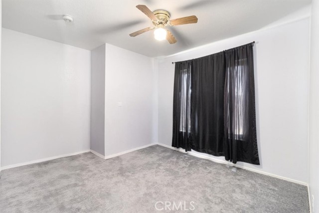 10715 Wakefield E Street, Adelanto CA: https://media.crmls.org/medias/3055fd2f-f304-4c41-b7db-faf60d436b16.jpg