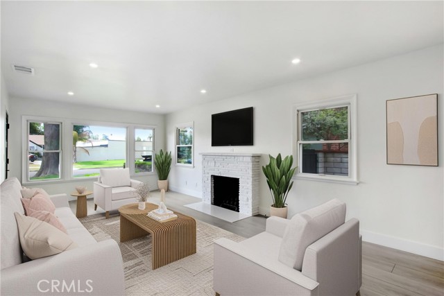 Detail Gallery Image 6 of 29 For 4061 Maplewood Pl, Riverside,  CA 92506 - 3 Beds | 2 Baths