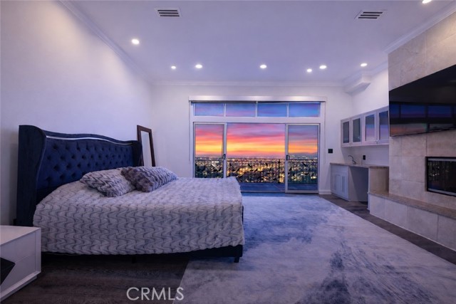 Detail Gallery Image 6 of 44 For 3952 Oakfield Dr, Sherman Oaks,  CA 91423 - 5 Beds | 4/1 Baths