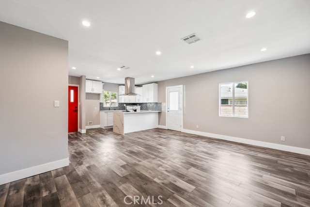 7719 Nestle Avenue, Reseda CA: https://media.crmls.org/medias/305794a7-8342-4457-9049-b72d35b10aa4.jpg