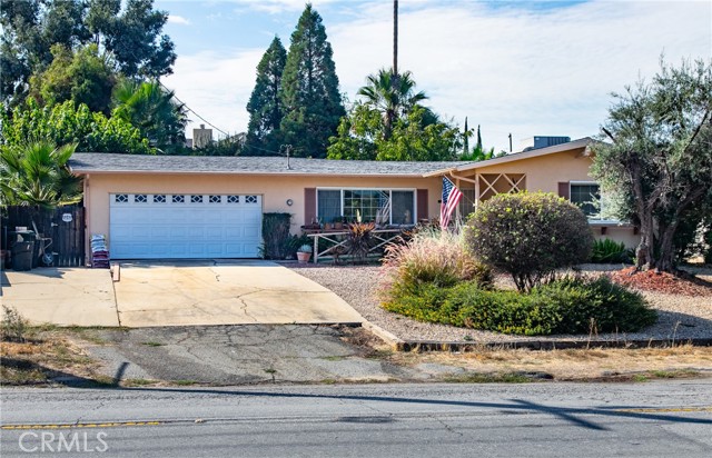 Detail Gallery Image 4 of 25 For 33993 Avenue E, Yucaipa,  CA 92399 - 3 Beds | 2 Baths