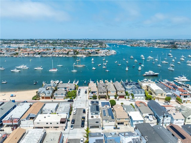 825 W Bay Avenue, Newport Beach CA: https://media.crmls.org/medias/30582c35-cbe4-408f-abf5-11cbe85558c7.jpg