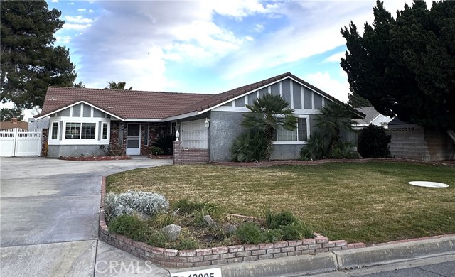 Detail Gallery Image 2 of 26 For 13005 Greensboro, Victorville,  CA 92395 - 3 Beds | 2 Baths