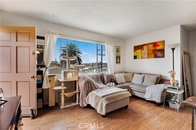 1900 Vanderbilt Lane, Redondo Beach CA: https://media.crmls.org/medias/30588e16-3212-4839-b9b8-b3777429922e.jpg