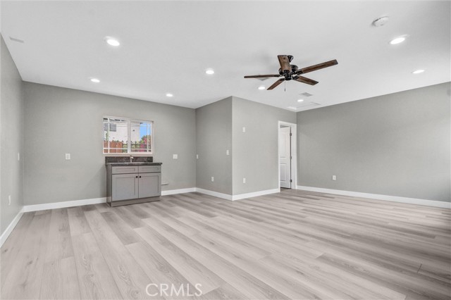 2321 Locust Avenue, Long Beach CA: https://media.crmls.org/medias/3059b9b5-df43-43c7-ad24-7bbc1a0f5fb0.jpg