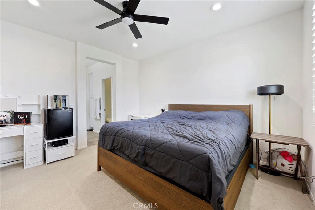 https://media.crmls.org/medias/3059d213-5386-43f6-97ad-74977e4d2249.jpg?preset=X-Large