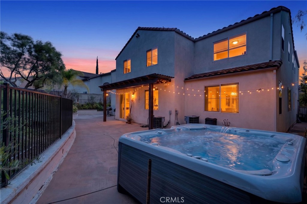 https://media.crmls.org/medias/305a3532-ef09-4ffc-8e3a-f27a123f0765.jpg?preset=X-Large