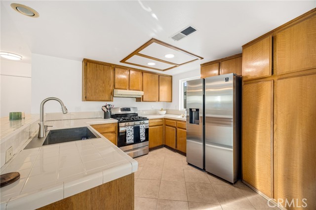 Detail Gallery Image 13 of 27 For 109 E 9th, Azusa,  CA 91702 - 4 Beds | 3 Baths