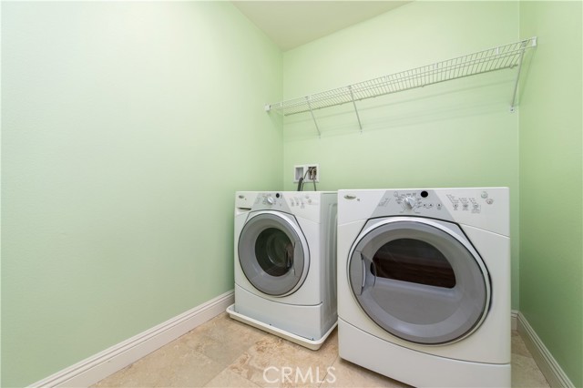 7271 Enclave Drive, Eastvale CA: https://media.crmls.org/medias/305ba0a2-ba10-4a9a-9116-d88be221b360.jpg