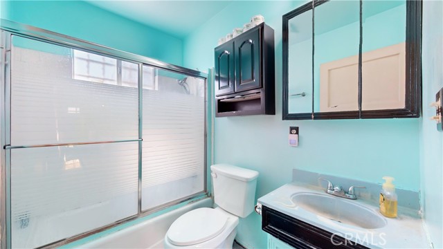 Detail Gallery Image 17 of 33 For 1934 W 108th St, Los Angeles,  CA 90047 - 4 Beds | 2 Baths