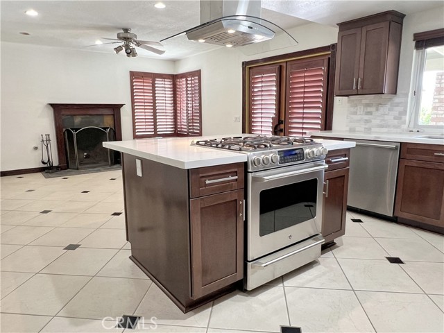 25699 Vista Famoso Drive, Moreno Valley CA: https://media.crmls.org/medias/305e3a3d-dcba-402b-9fe2-3efac97771d1.jpg