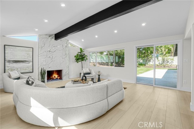 Detail Gallery Image 10 of 28 For 10805 Chimineas, Porter Ranch,  CA 91326 - 4 Beds | 2/1 Baths