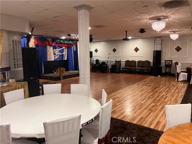 965 W Foothill Boulevard, Upland CA: https://media.crmls.org/medias/305fae98-dadd-47f0-bb38-4067c0771d78.jpg