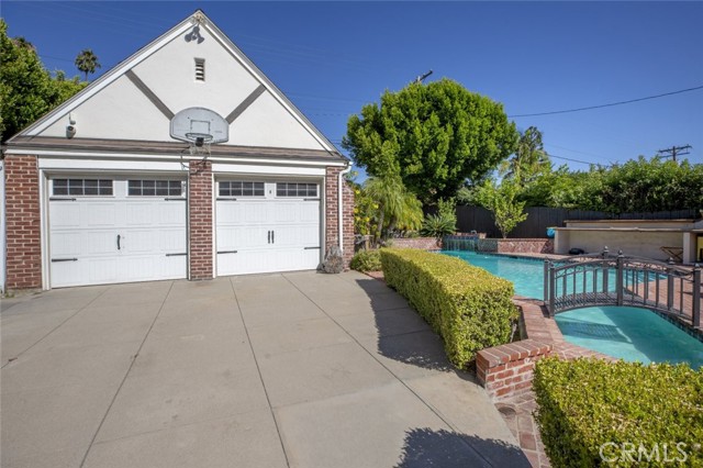 1640 Ard Eevin Avenue, Glendale CA: https://media.crmls.org/medias/30609600-c177-4dce-9ff3-abd161b438f3.jpg