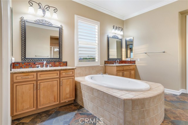 Detail Gallery Image 21 of 40 For 650 Crystal Mountain Cir, Riverside,  CA 92506 - 4 Beds | 3/1 Baths