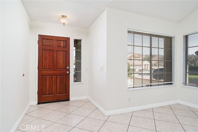 11500 Winery Drive, Fontana CA: https://media.crmls.org/medias/30622f9e-bd1a-4568-8653-7d7942ef34e2.jpg