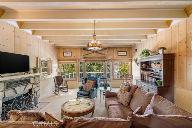 Detail Gallery Image 3 of 53 For 244 John Muir, Lake Arrowhead,  CA 92352 - 5 Beds | 3/1 Baths